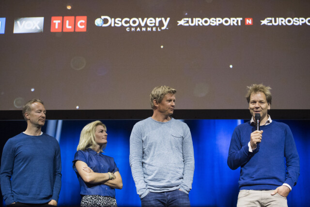 FREMDELES SYKEMELDT: Espen Eckbo fortalte fra scenen torsdag at han er på bedringens vei etter den dramatiske ulykken i starten av februar. Her sammen med Kjetil André Aamodt (f.v), Mia Hundvin og Steffen Iversen. Foto: NTB scanpix FREMDELES SYKEMELDT: Espen Eckbo fortalte fra scenen torsdag at han er på bedringens vei etter den dramatiske ulykken i starten av februar. Her sammen med Kjetil André Aamodt (f.v), Mia Hundvin og Steffen Iversen. Foto: NTB scanpix